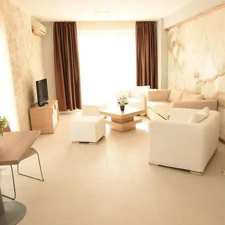 Paradise Garden * チェルノモレツ